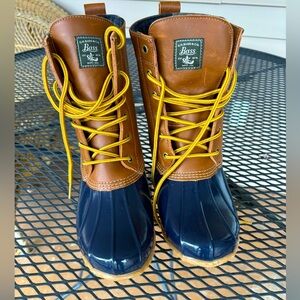 GH Bass women’s size 9 leather upper duck boots